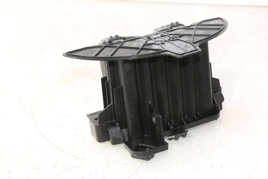 photo de BATTERY TRAY PEUGEOT CITYSTAR 2T 50 (2018 - 2021) - Technical close-up