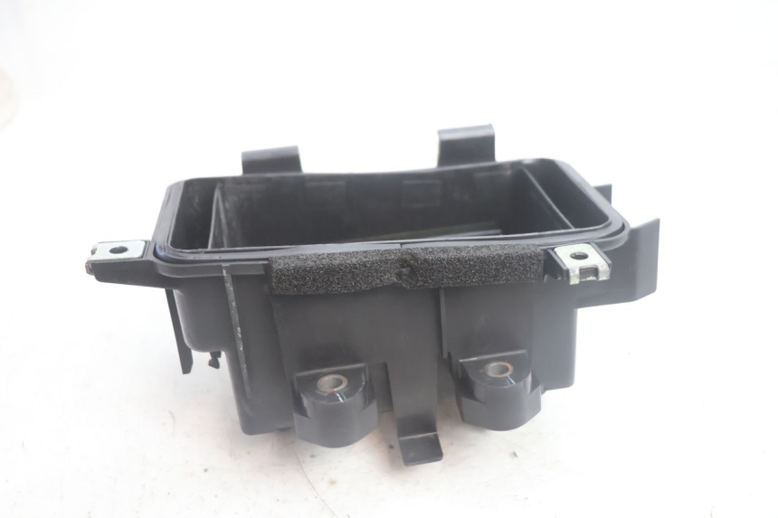 photo de BATTERY BOX HONDA FJS SILVER WING SILVERWING 400 (2005 - 2008) - Zoom on usage condition