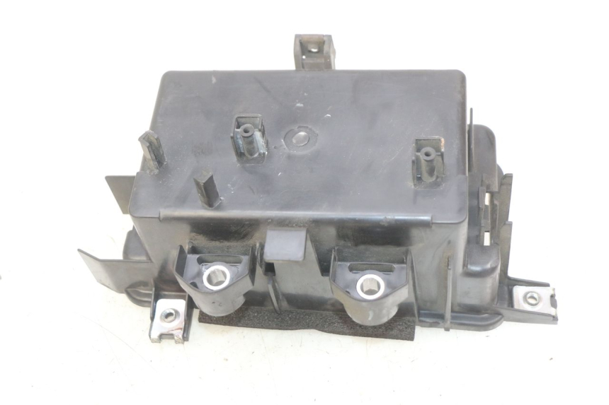 photo de BATTERY TRAY HONDA FJS SILVERWING SILVER WING 400 (2009 - 2016) - Zoom on usage condition