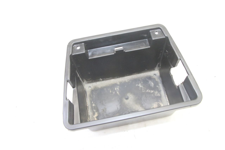 photo de BATTERY BOX VENESI FLY RETRO 4T 50 (2020 - 2025) - Zoom on usage condition