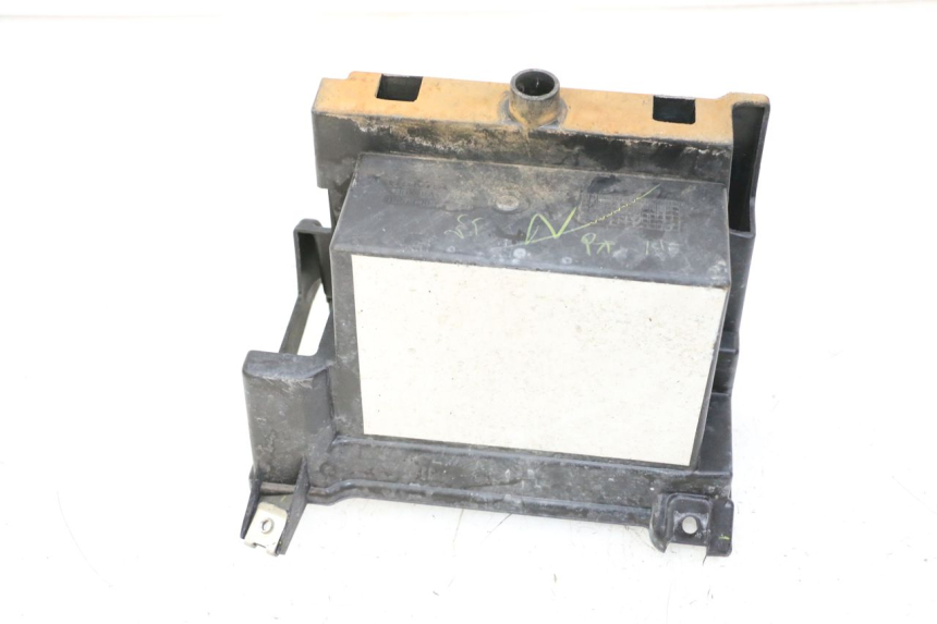 photo de BATTERY BOX HONDA FORZA ABS 300 (2013 - 2017) - Zoom on usage condition