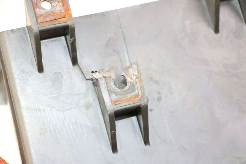 photo de BATTERY BOX YAMAHA FZ6 FAZER S2 600 (2007 - 2011) - Component detail