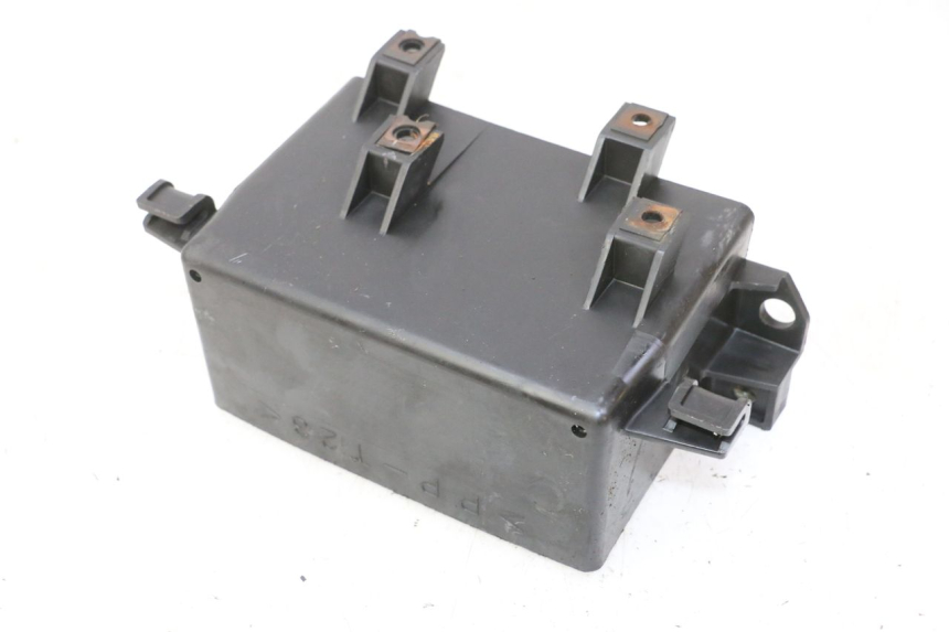 photo de BATTERY BOX YAMAHA FZ6 N FAZER 600 (2004 - 2006) - Zoom on usage condition