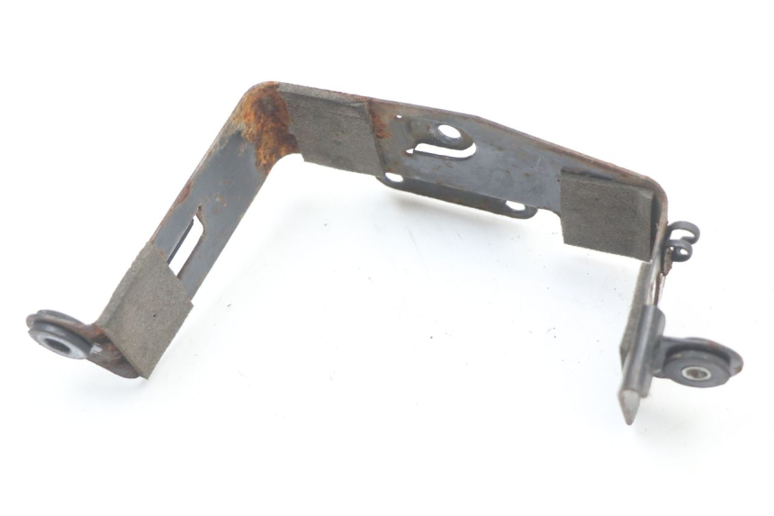 photo de BATTERY BOX SUZUKI GN 125 (1997 - 2000) - Component detail
