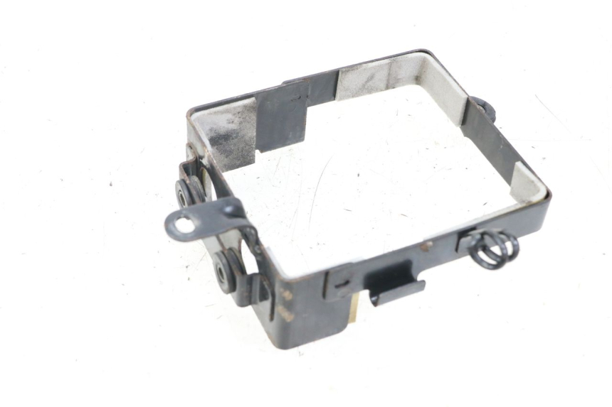 photo de BATTERY BOX SUZUKI GZ MARAUDER 125 (1998 - 2004) - Component detail