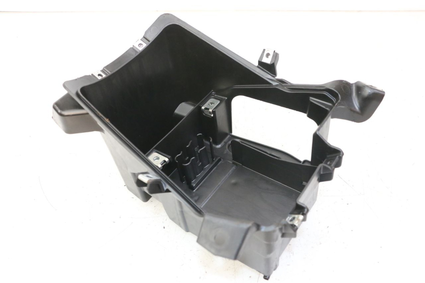 photo de BATTERY BOX HONDA FORZA 125 (2021 - 2025) - Technical close-up