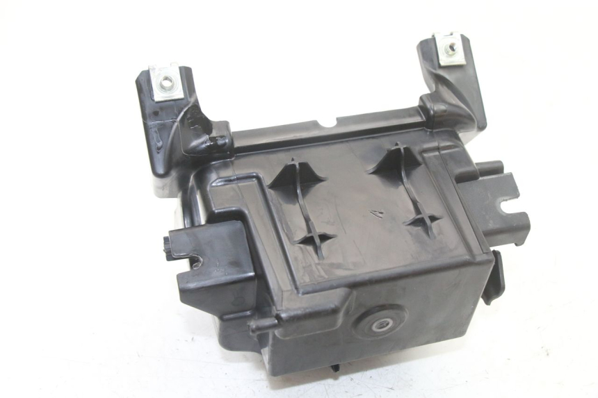 photo de BATTERY BOX HONDA PCX (JF57/JF64) 125 (2014 - 2018) - Technical close-up