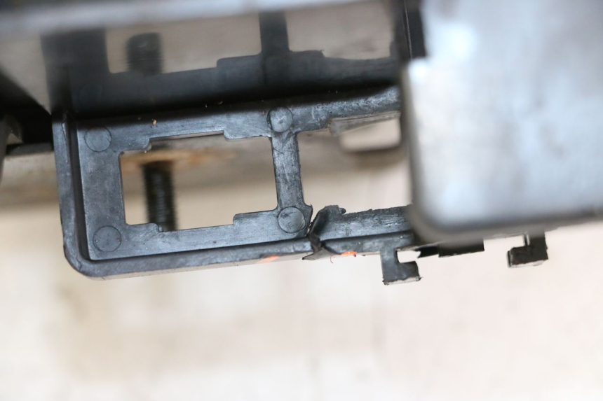 photo de BATTERY BOX HONDA VT C2 SHADOW 750 (1997 - 2001) - Component detail