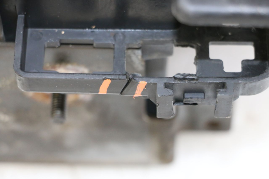 photo de BATTERY BOX HONDA VT C2 SHADOW 750 (1997 - 2001) - Zoom on usage condition