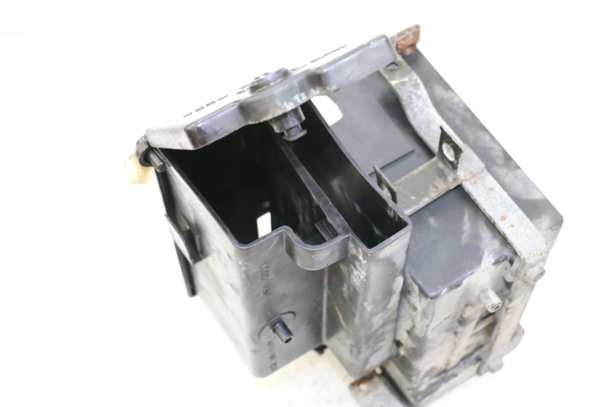 photo de BATTERY BOX HONDA VT C2 SHADOW 750 (1997 - 2001) - Technical close-up