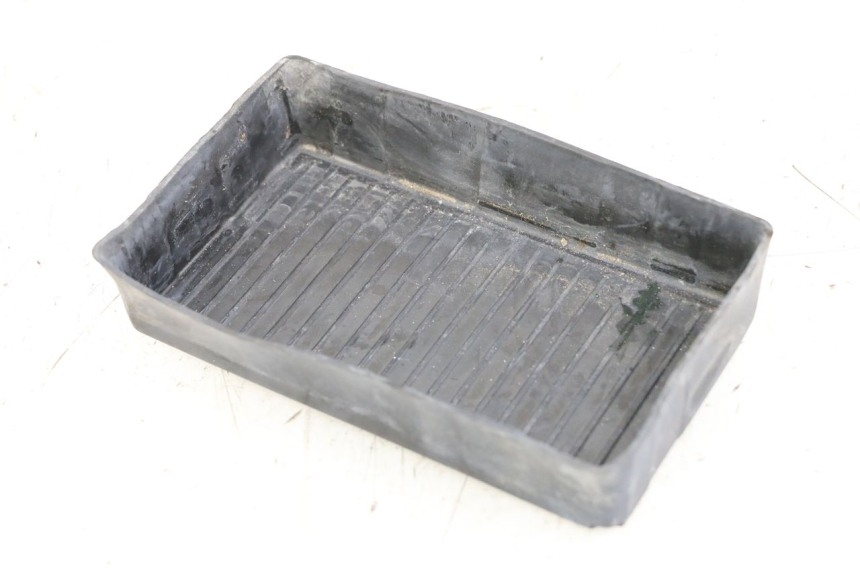 photo de BATTERY BOX HUSQVARNA SVARTPILEN 401 (2018 - 2023) - Zoom on usage condition