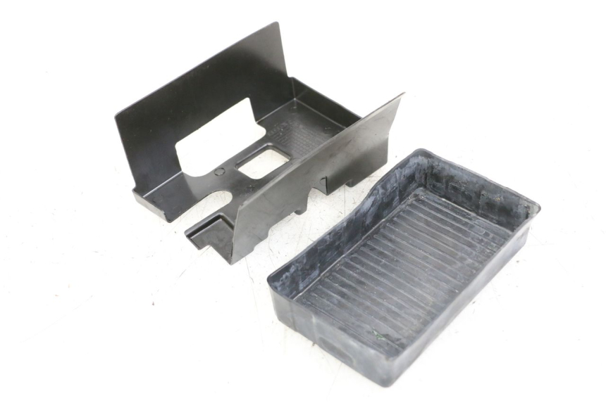 photo de BATTERY BOX HUSQVARNA SVARTPILEN 401 (2018 - 2023) - Alternative perspective