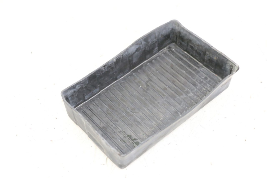 photo de BATTERY BOX HUSQVARNA SVARTPILEN 401 (2018 - 2023) - Surface and material condition