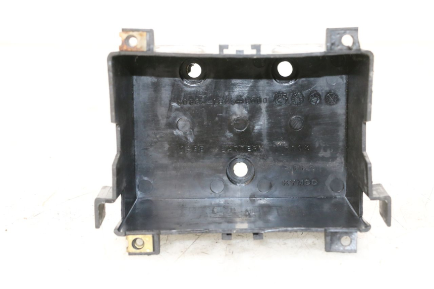 photo de BATTERY BOX KYMCO DINK STREET 125 (2009 - 2014) - Zoom on usage condition