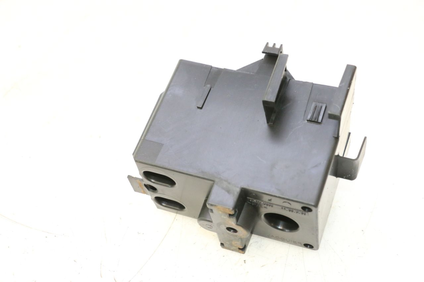 photo de BATTERY BOX PEUGEOT LUDIX ONE 50 (2004 - 2013) - Zoom on usage condition