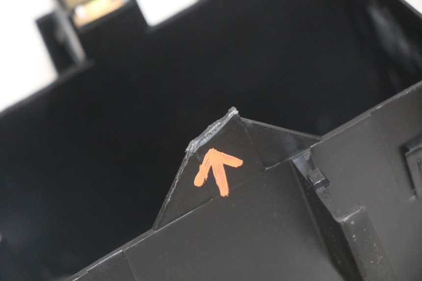 photo de BATTERY TRAY PEUGEOT LUDIX 50 (2005 - 2007) - Alternative perspective