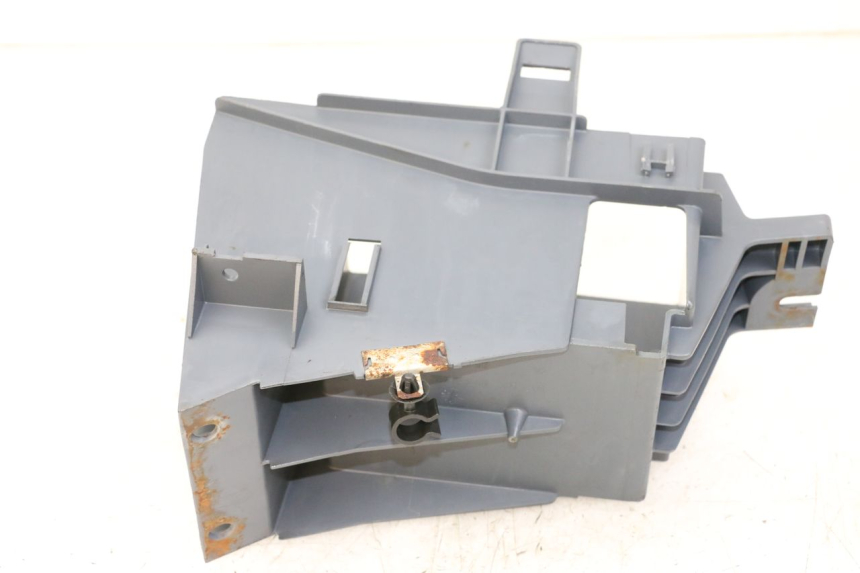 photo de BATTERY BOX PEUGEOT SATELIS COMPRESSOR K15 125 (2006 - 2009) - Zoom on usage condition