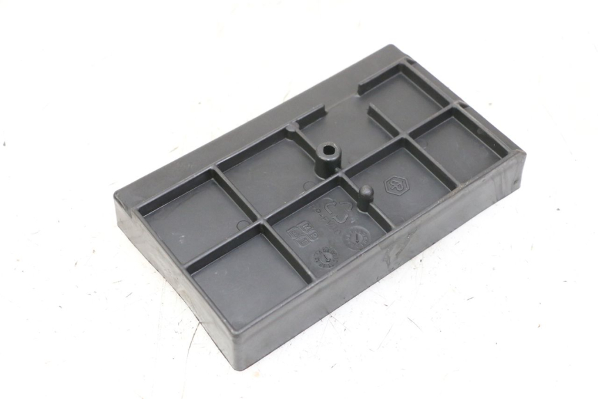 photo de BATTERY BOX PIAGGIO VESPA LX IE 125 (2010 - 2012) - Component detail
