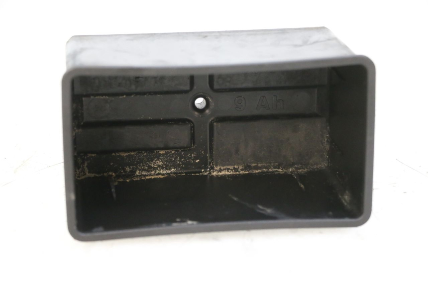 photo de BATTERY TRAY PIAGGIO VESPA S 2T 50 (2007 - 2014) - Zoom on usage condition