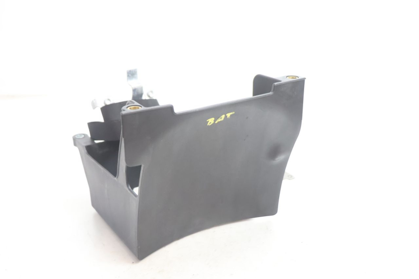 photo de BATTERY BOX HARLEY DAVIDSON ROAD GLIDE FLTRXSE 1920 (2018 - 2022) - Technical close-up