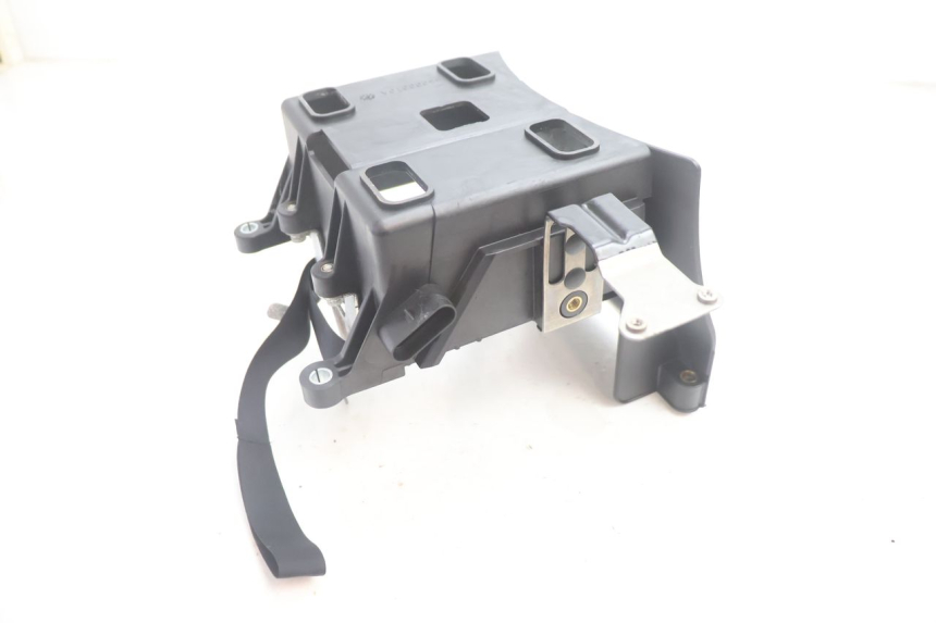 photo de BATTERY BOX HARLEY DAVIDSON ROAD GLIDE FLTRXSE 1920 (2018 - 2022) - Fixing points details