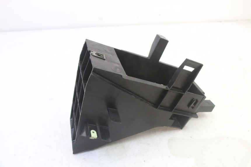 photo de BATTERY BOX PEUGEOT SATELIS 125 (2013 - 2018) - Component detail