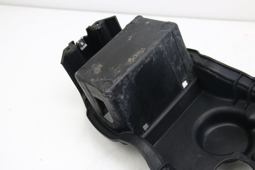 photo de BATTERY TRAY APRILIA SCARABEO 4T 50 (2009 - 2017) - Focus on structure