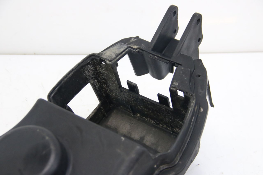 photo de BATTERY TRAY APRILIA SCARABEO 4T 50 (2009 - 2017) - Zoom on usage condition