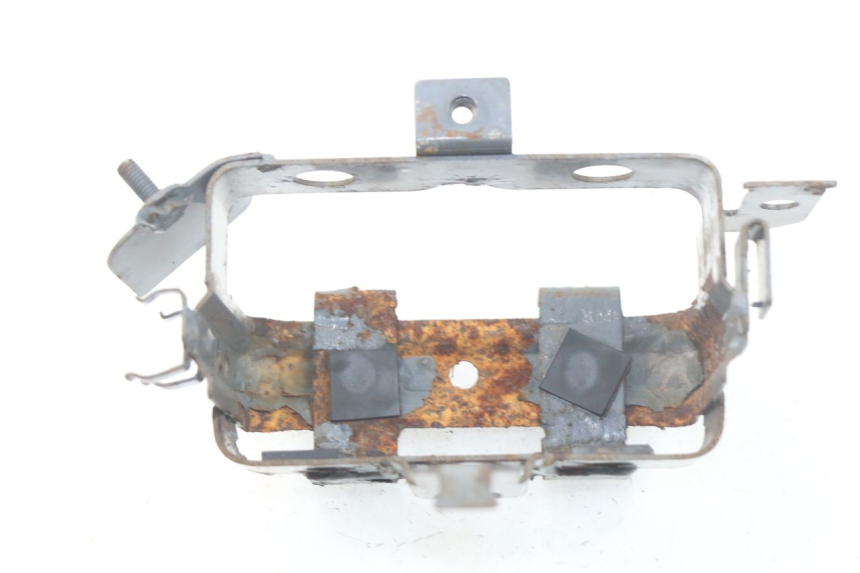 photo de BATTERY TRAY HONDA SCV LEAD 100 (2003 - 2007) - Zoom on usage condition