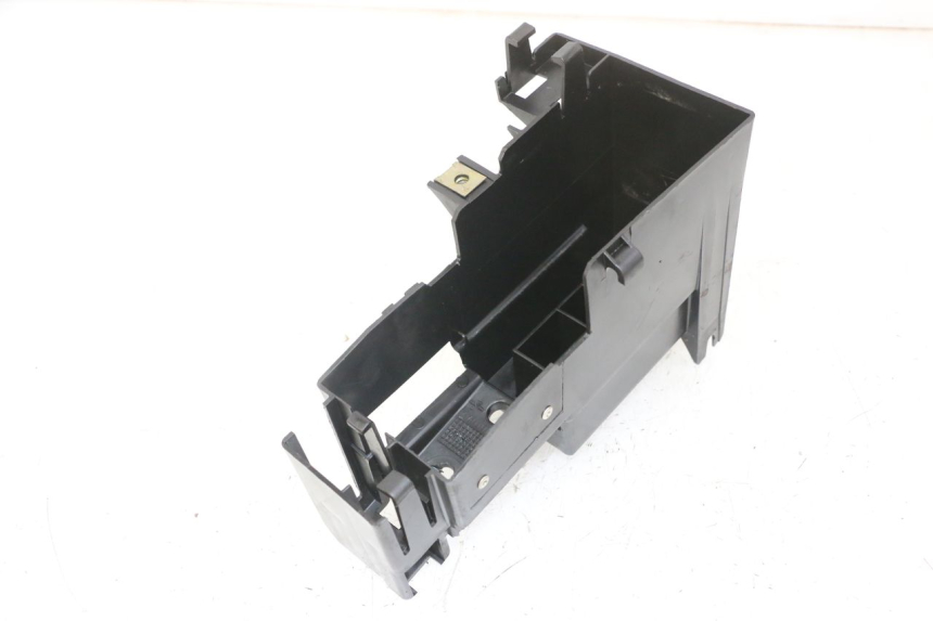 photo de BATTERY BOX PEUGEOT SPEEDFIGHT 2 LC 50 (2000 - 2009) - Technical close-up