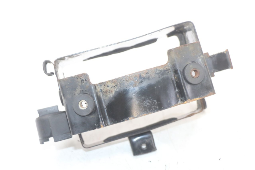 photo de BATTERY BOX SUZUKI GS F 500 (2004 - 2007) - Fixing points details