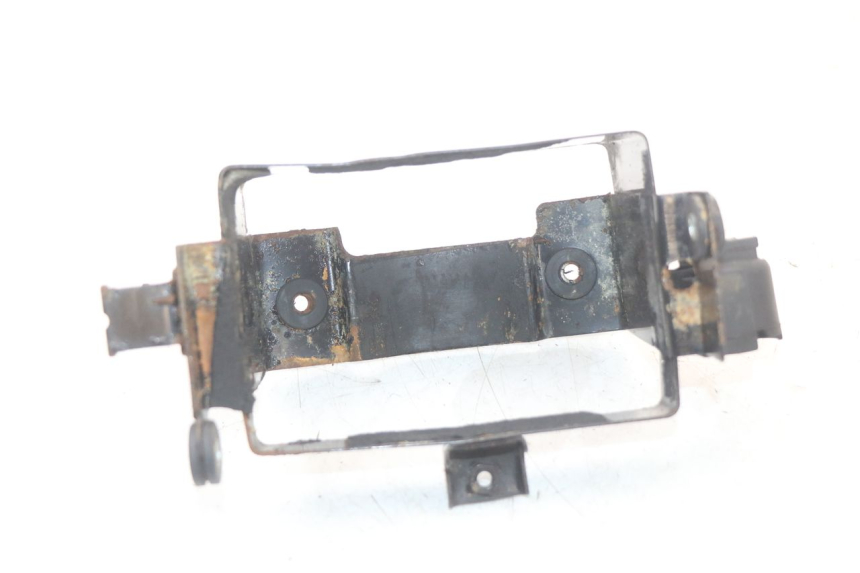 photo de BATTERY BOX SUZUKI GS F 500 (2004 - 2007) - Surface and material condition