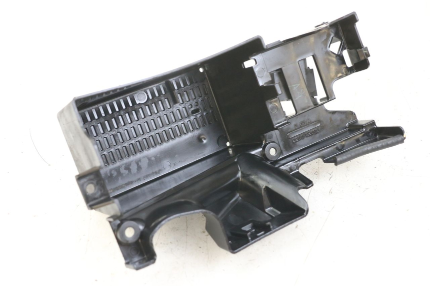 photo de BATTERY TRAY KAWASAKI VERSYS ABS 650 (2015 - 2018) - Technical close-up