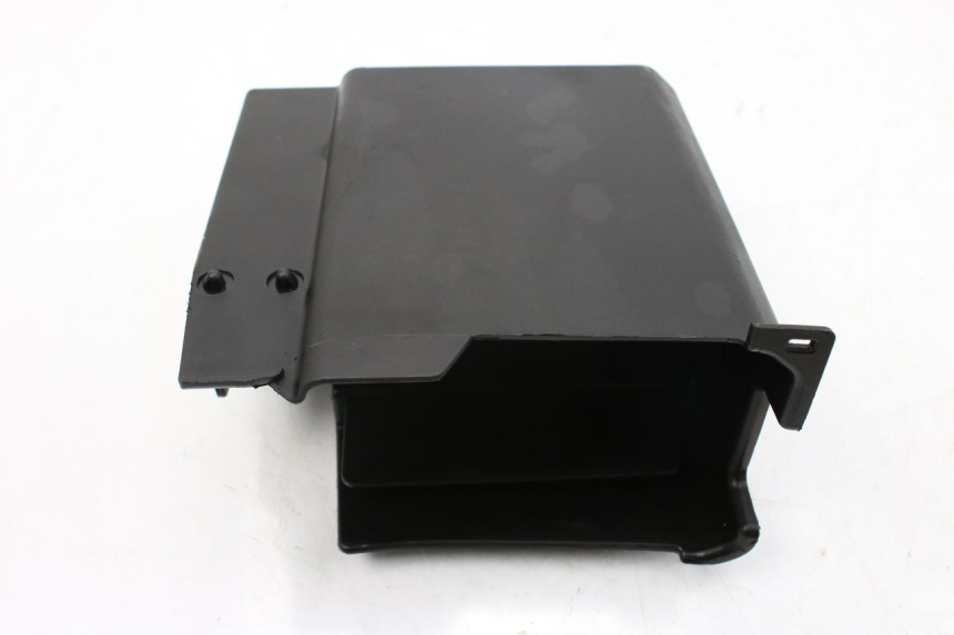 photo de BATTERY TRAY PIAGGIO VESPA GTS IGET ABS 125 (2017 - 2023) - Technical close-up