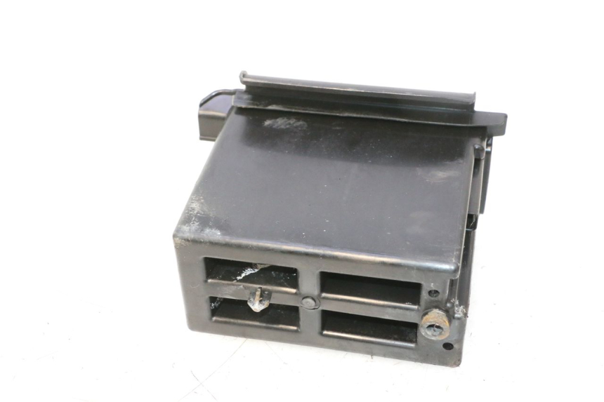 photo de BATTERY TRAY PIAGGIO VESPA PRIMAVERA 2T 50 (2013 - 2018) - Zoom on usage condition