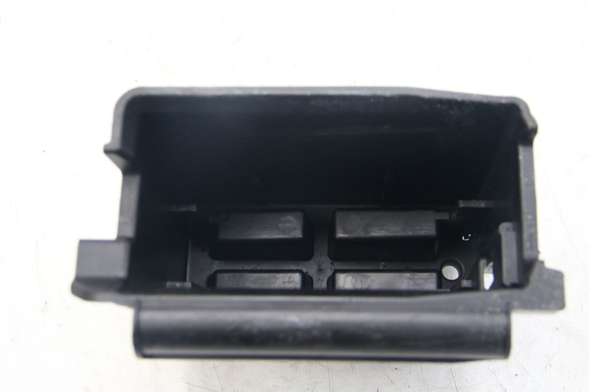 photo de BATTERY TRAY PIAGGIO VESPA SPRINT 2T 50 (2014 - 2018) - Fixing points details