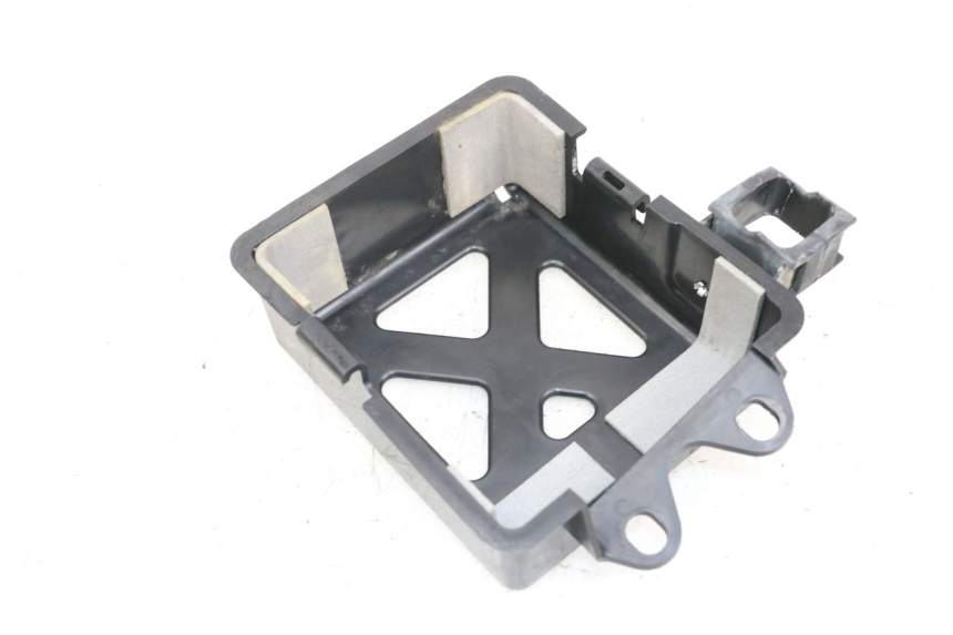 photo de BATTERY BOX SUZUKI VL INTRUDER 125 (2004 - 2007) - Zoom on usage condition