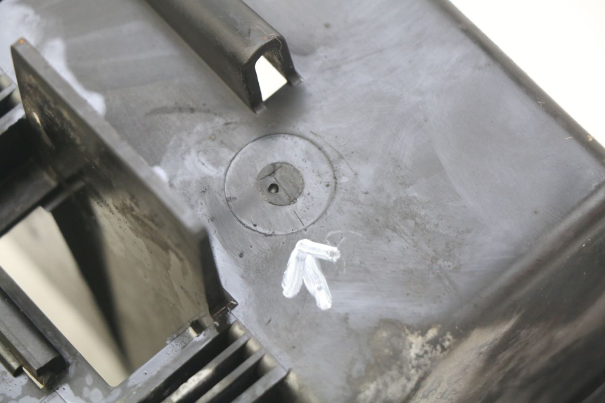 photo de BATTERY TRAY HONDA VT C SHADOW 125 (1999 - 2007) - Fixing points details