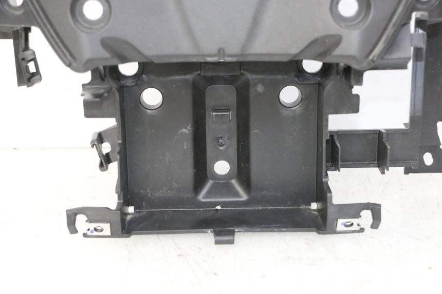 photo de BATTERY BOX YAMAHA XMAX X-MAX 125 (2021 - 2025) - Surface and material condition