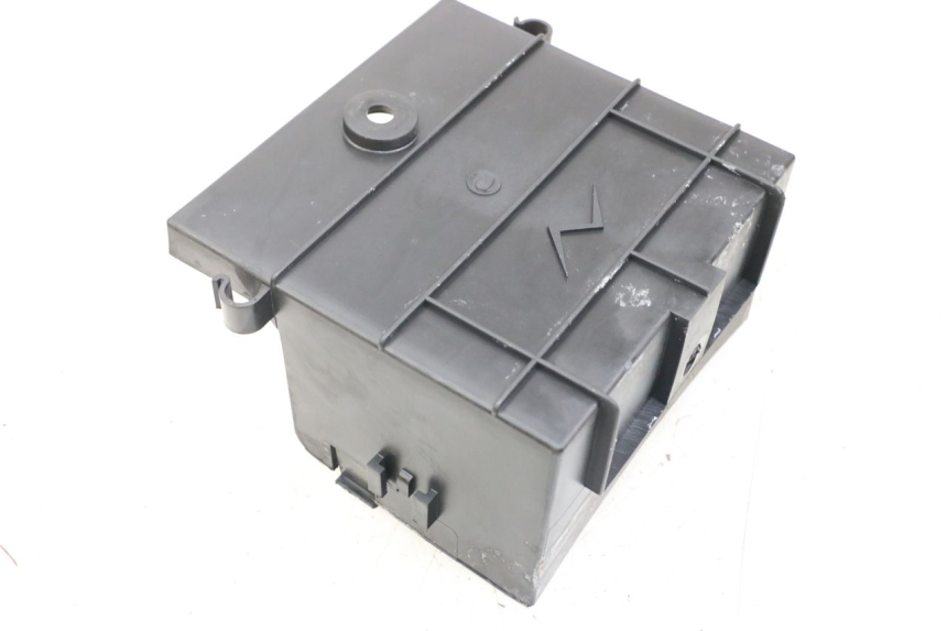 photo de BATTERY BOX KYMCO XCITING 250 (2006 - 2009) - Zoom on usage condition