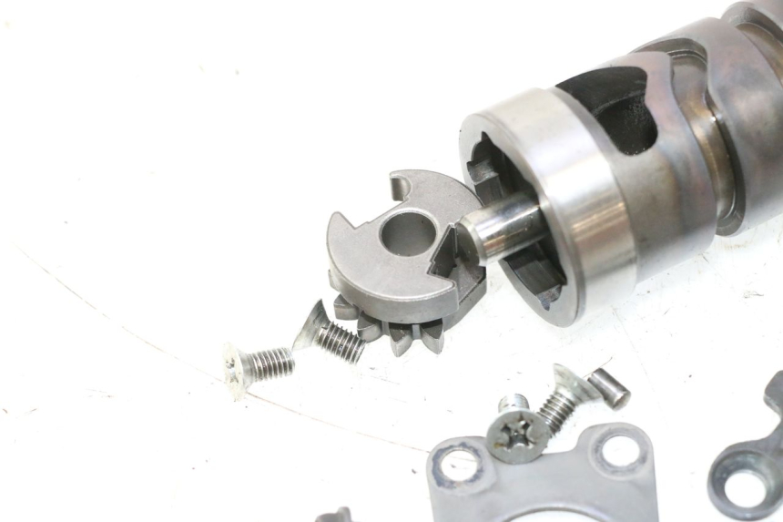 photo de DRUM SHAFT GEAR SUZUKI DR S 600 (1985 - 1989) - Technical close-up