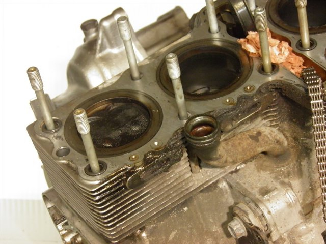 photo de CRANKCASE SUZUKI GSF N BANDIT 600 (1996 - 1999) - Alternative perspective