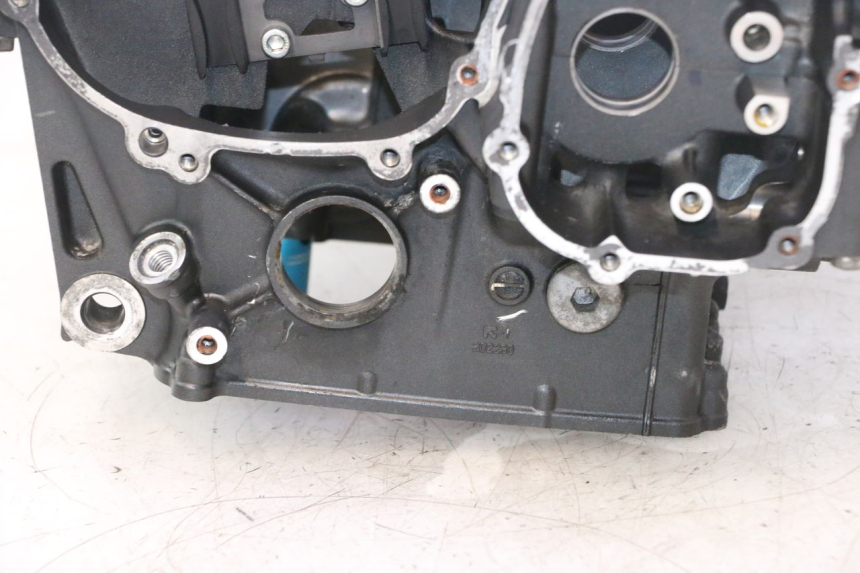 photo de CRANKCASE YAMAHA YZF R6 600 (2008 - 2009) - Surface and material condition