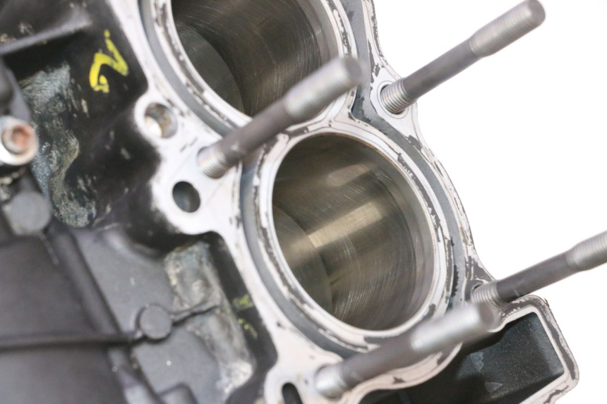 photo de CRANKCASE YAMAHA YZF R6 600 (2008 - 2009) - Additional view of the item