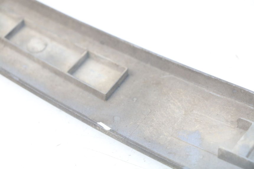 photo de REAR RIGHT BELLY PANEL KYMCO LIKE 4T 50 (2009 - 2018) - Alternative perspective