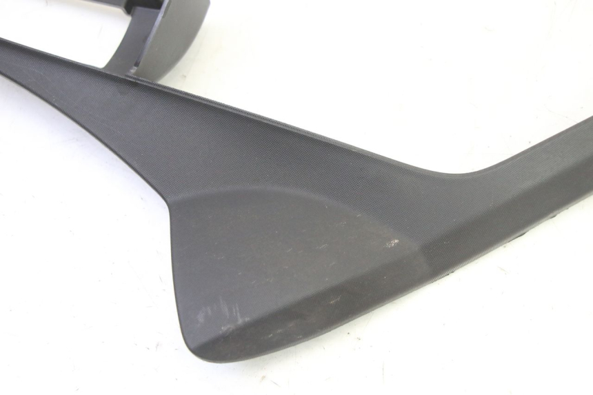 photo de REAR RIGHT BELLY PANEL PIAGGIO MP3 HPE 310 (2024 - 2025) - Zoom on usage condition