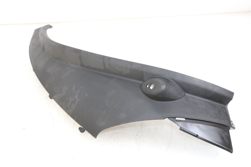 photo de RIGHT REAR LOWER FAIRING PIAGGIO MP3 500 (2011 - 2015) - Technical close-up