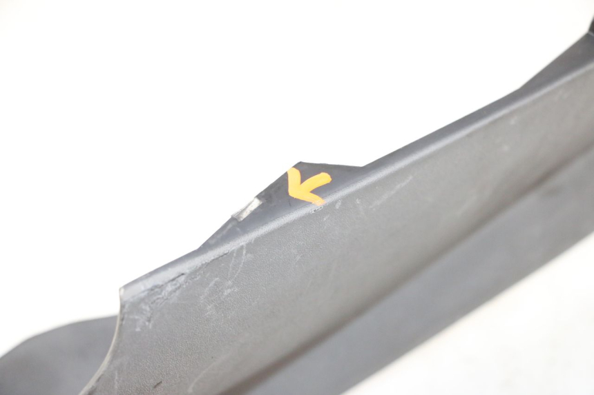 photo de REAR RIGHT BELLY PANEL PIAGGIO MP3 RL 250 (2006 - 2010) - Zoom on usage condition