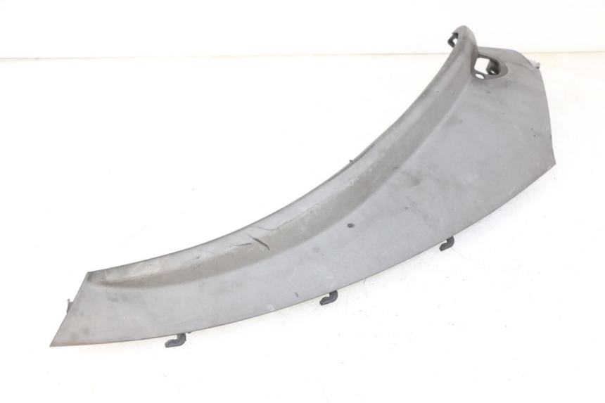 photo de REAR RIGHT BELLY PANEL PIAGGIO MP3 RL 250 (2006 - 2010) - Fixing points details