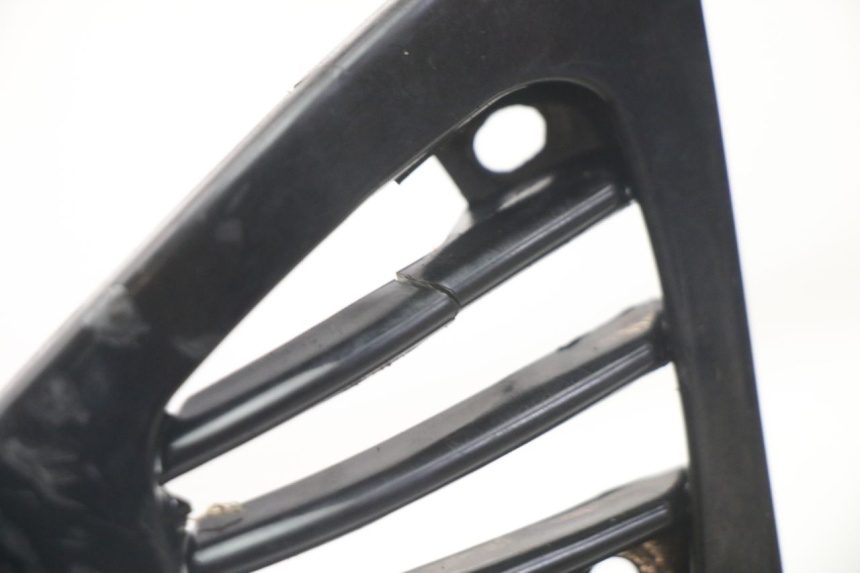 photo de RIGHT REAR LOWER FAIRING PIAGGIO VESPA LX 2T 50 (2005 - 2013) - Fixing points details